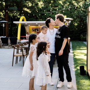 Mark Zuckerberg, Priscilla Chan with daughters (Source: Instagram)